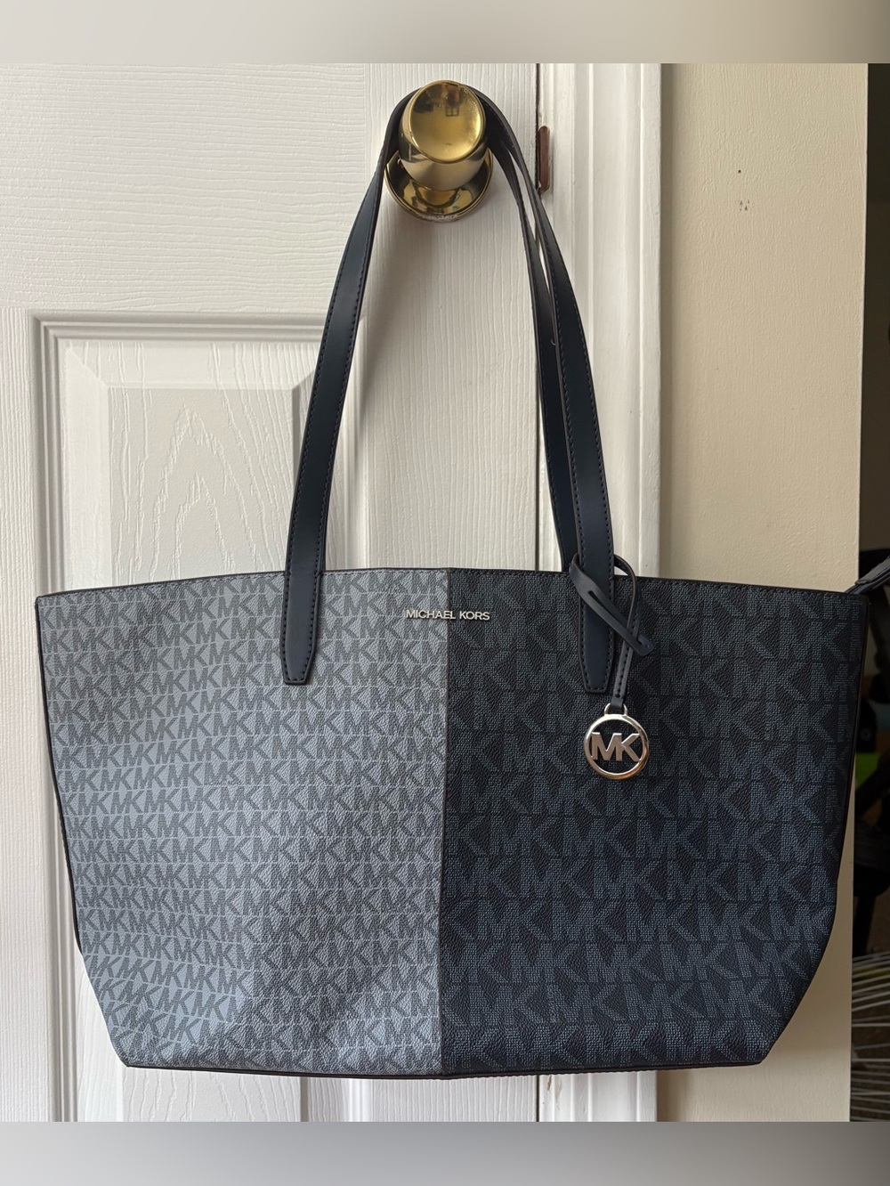 Michael Kors Jet Set Travel Medium Zip Top Tote
